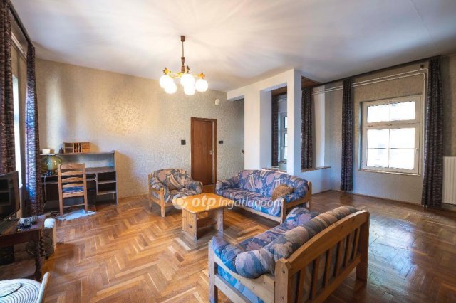 Eladó családi ház, Székesfehérvárott 149.9 M Ft, 5 szobás