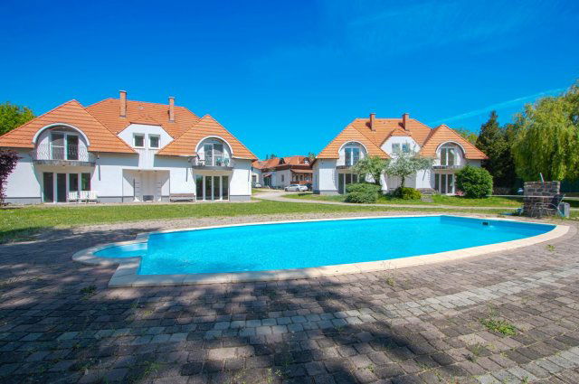 Eladó téglalakás, Velencén 95.916 M Ft, 3 szobás