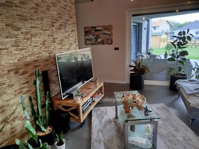 Eladó családi ház, Pécsett 139.5 M Ft, 3 szobás