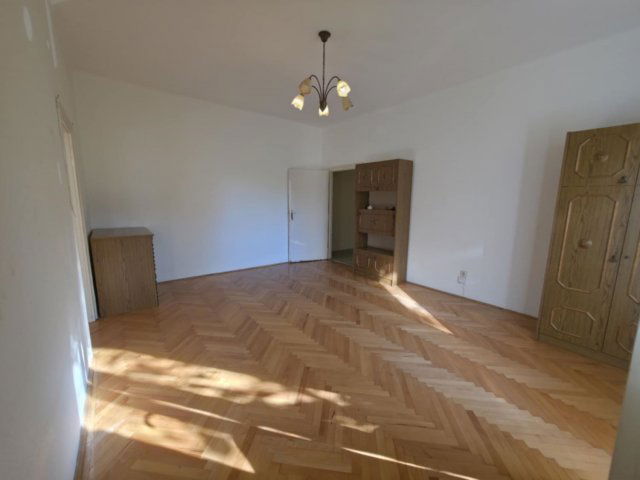 Eladó téglalakás, Dunaújvárosban 32 M Ft, 2 szobás