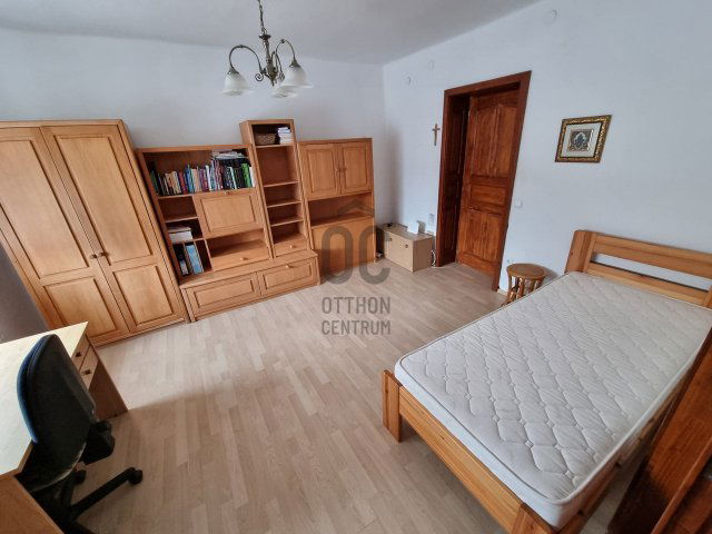 Eladó családi ház, Balatonbogláron 149.9 M Ft, 7 szobás