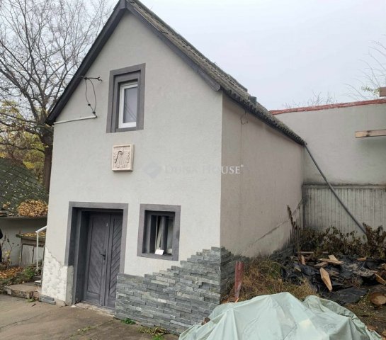Eladó családi ház, Adonyban 8.9 M Ft, 2 szobás
