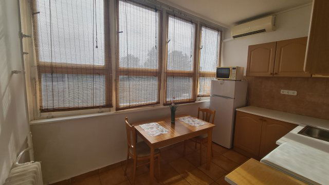 Eladó téglalakás, Esztergomban 0.13 M Ft, 2 szobás