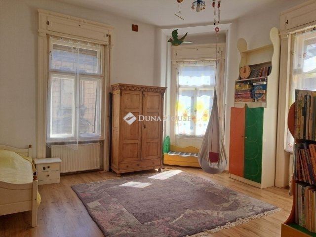 Eladó téglalakás, Budapesten, VIII. kerületben 120 M Ft