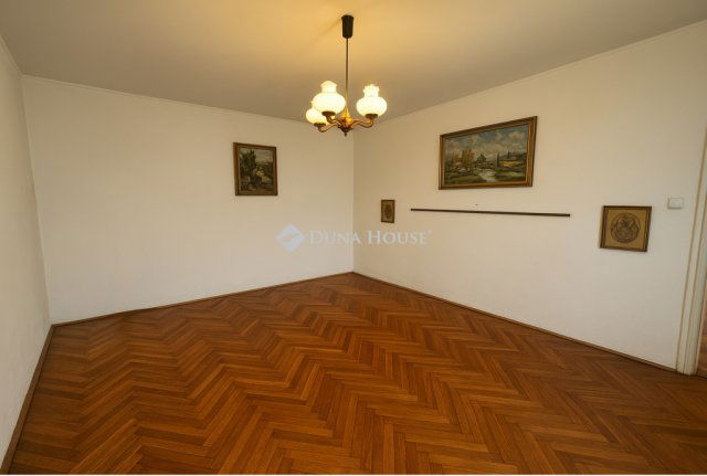 Eladó téglalakás, Komáromban 29.99 M Ft, 2 szobás