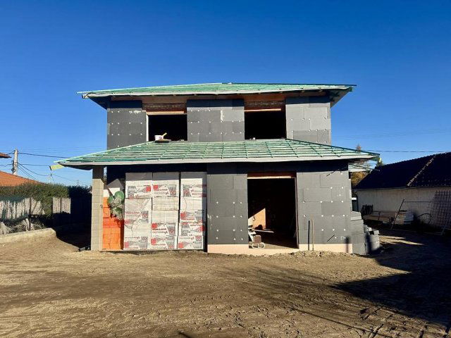 Eladó családi ház, Dunakeszin 210 M Ft, 5 szobás