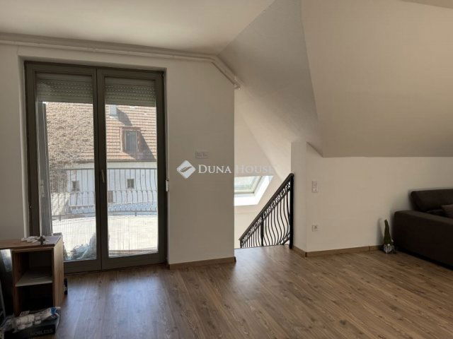 Eladó családi ház, Budapesten, IV. kerületben 199 M Ft, 6 szobás