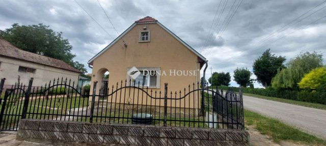Eladó családi ház, Dombóváron, Ix. utcában 31.5 M Ft, 3 szobás