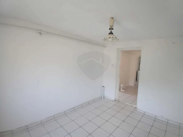 Eladó családi ház, Jászfényszarun 16.5 M Ft, 1 szobás
