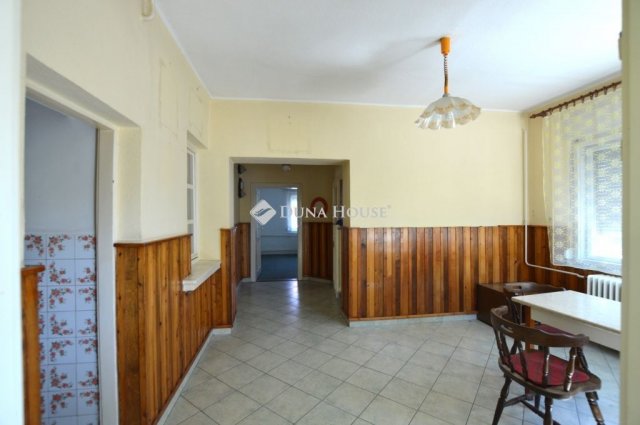 Eladó családi ház, Veszprémben 74 M Ft, 3 szobás