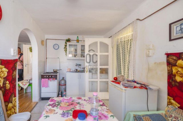 Eladó családi ház, Kőröshegyen 15 M Ft, 1 szobás