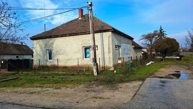 Eladó családi ház, Soponyán 54.9 M Ft, 4 szobás