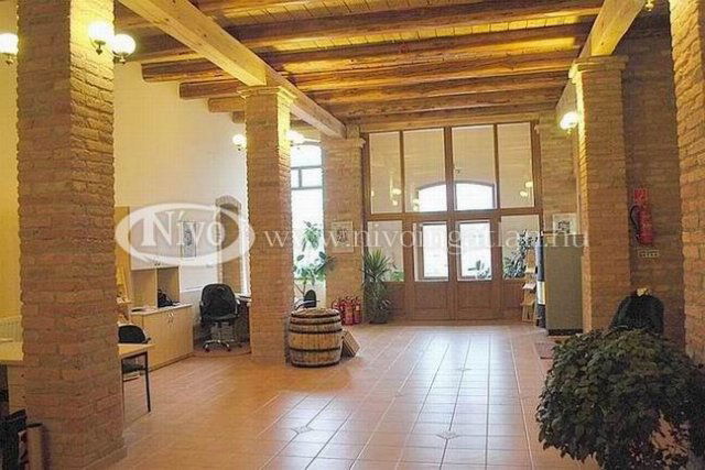 Eladó ipari ingatlan, Bakonyjákón 600 M Ft / költözzbe.hu