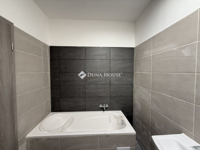 Eladó ikerház, Budapesten, XVIII. kerületben 130 M Ft, 3 szobás