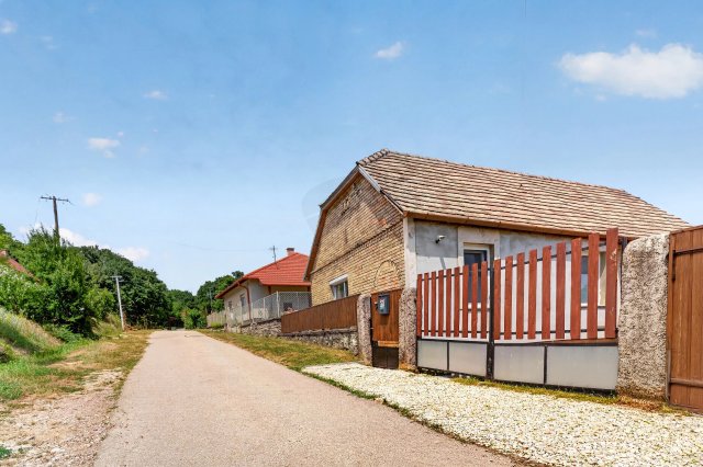 Eladó családi ház, Tardoson 40 M Ft, 2 szobás