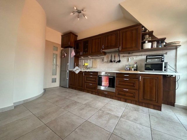 Eladó téglalakás, Pécsett 109.9 M Ft, 4 szobás