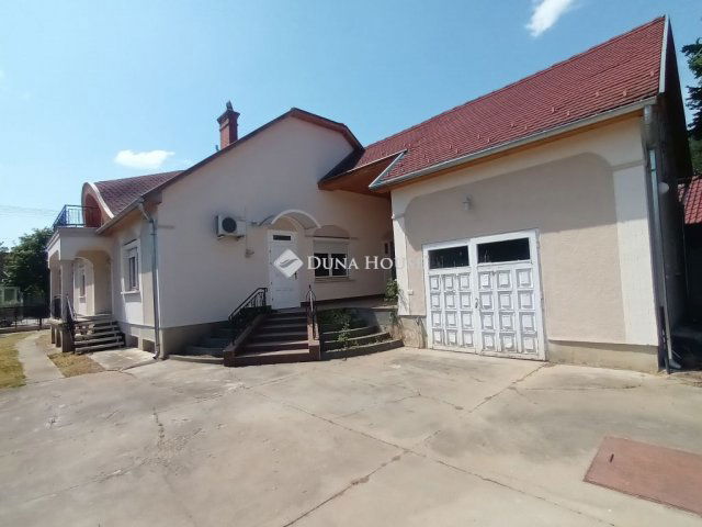 Eladó családi ház, Kecskeméten 97.9 M Ft, 3 szobás