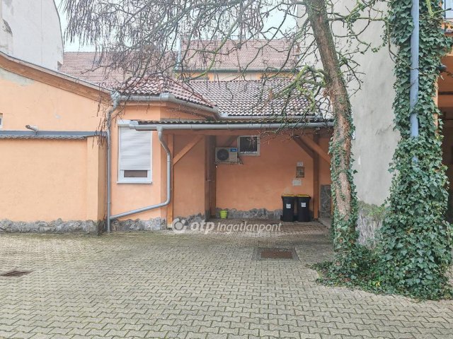 Eladó sorház, Szolnokon 505.9 M Ft, 16 szobás