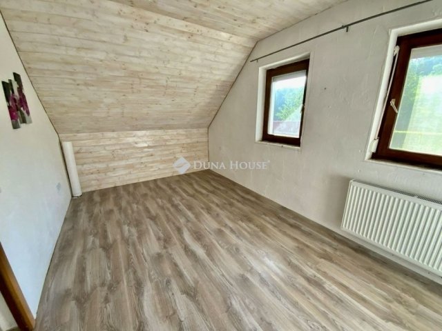 Eladó családi ház, Mecseknádasdon 0.119 M Ft, 6 szobás