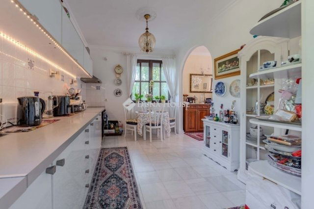 Eladó családi ház, Leányfaluban 169.9 M Ft, 6 szobás