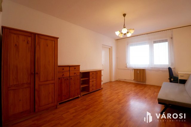 Eladó panellakás, Szegeden 43.9 M Ft, 2+1 szobás