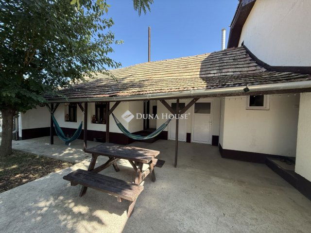 Eladó családi ház, Abádszalókban 59.2 M Ft, 5 szobás