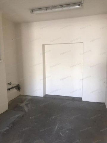 Kiadó üzlethelyiség, Kecskeméten 100 E Ft / hó, 3 szobás