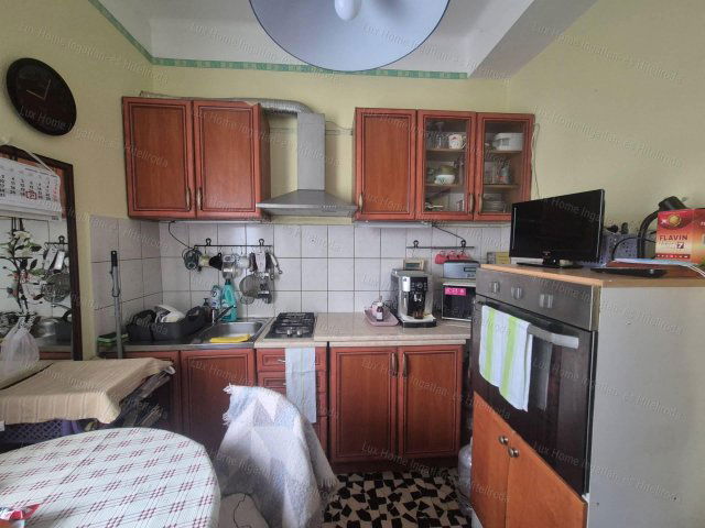 Eladó téglalakás, Almásfüzitőn 16.9 M Ft, 1 szobás