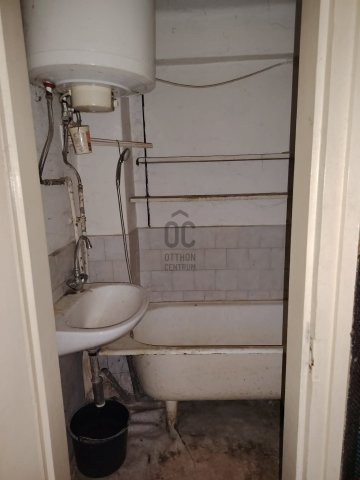 Eladó családi ház, Szekszárdon 10.99 M Ft, 2 szobás