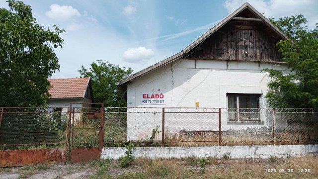 Eladó családi ház, Bakson, Aradi utcában 5.1 M Ft, 4 szobás