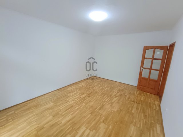 Eladó panellakás, Vácon 54.9 M Ft, 2 szobás