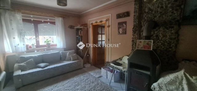 Eladó családi ház, Vecsésen 115.9 M Ft, 4 szobás