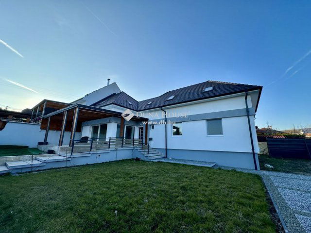Eladó ikerház, Szentendrén 161.5 M Ft, 6 szobás