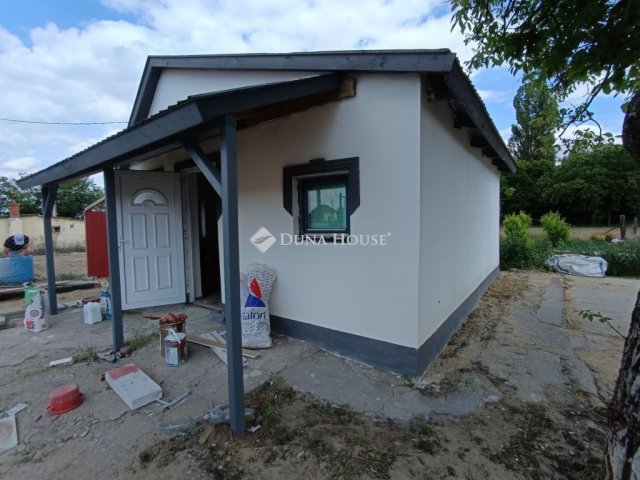 Eladó családi ház, Tápiószentmártonon 12.9 M Ft, 2 szobás