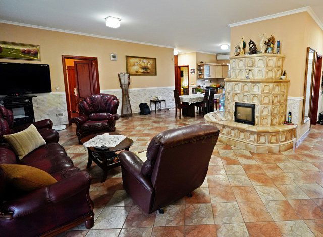 Eladó családi ház, Szegeden, Kökény utcában 180 M Ft, 3 szobás