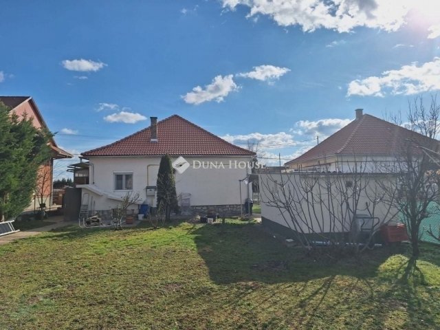 Eladó családi ház, Pécsett 86.9 M Ft, 3 szobás