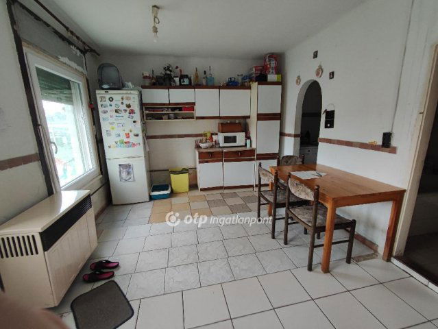 Eladó családi ház, Pusztaszabolcson 27 M Ft, 2+1 szobás
