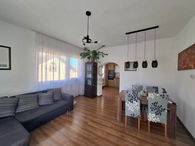 Eladó családi ház, Tápiószentmártonon 69.9 M Ft, 6 szobás