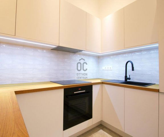 Eladó téglalakás, Budapesten, I. kerületben 129.9 M Ft, 1 szobás