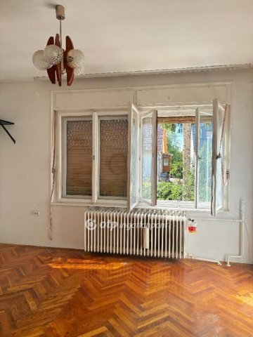 Eladó családi ház, Pécsett 62.9 M Ft, 3 szobás