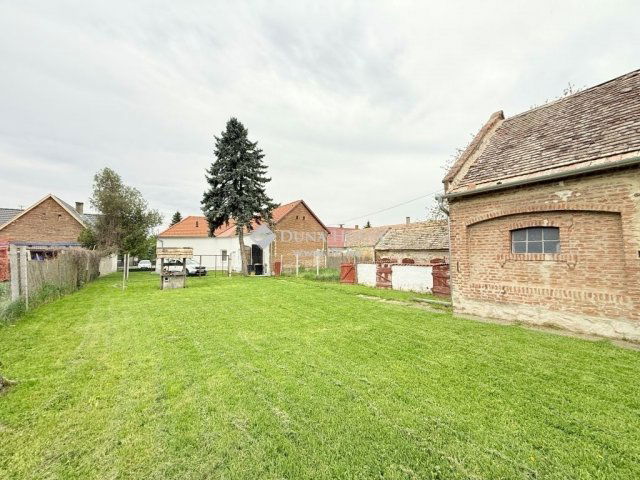 Eladó családi ház, Hobolon 55 M Ft, 4 szobás