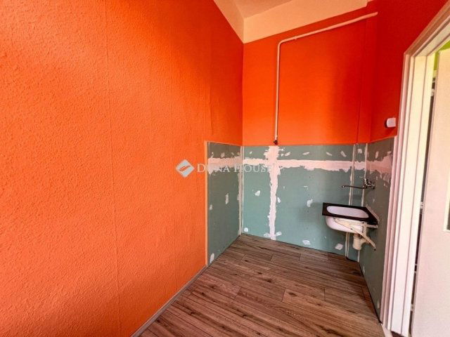 Eladó téglalakás, Budapesten, XX. kerületben 32.9 M Ft, 1 szobás