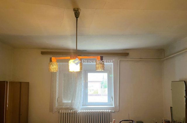 Eladó családi ház, Bugyin 24 M Ft, 2 szobás