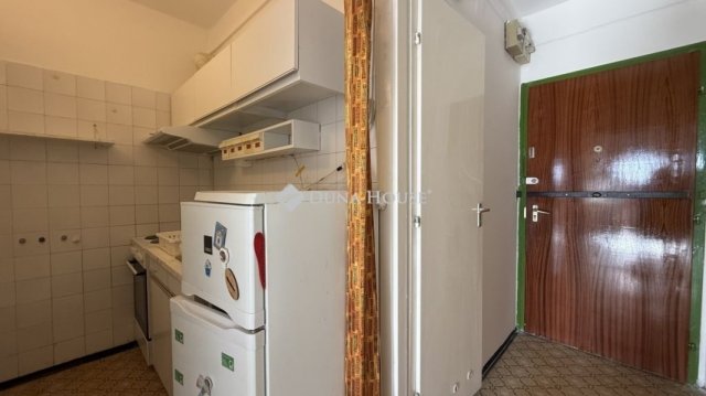 Eladó panellakás, Szombathelyen 29.999 M Ft, 1 szobás