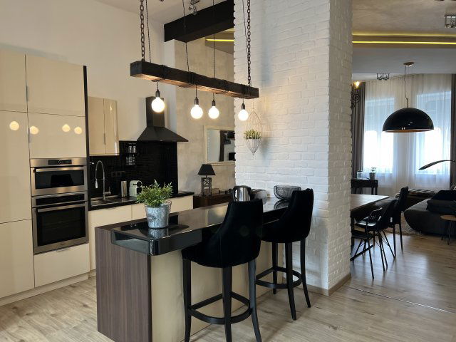 Eladó téglalakás, V. kerületben, Petőfi Sándor utcában