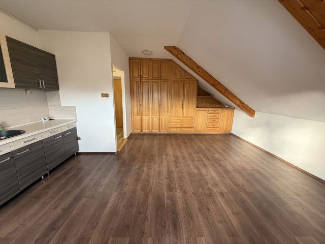 Eladó téglalakás, Sopronban 67.5 M Ft, 3 szobás