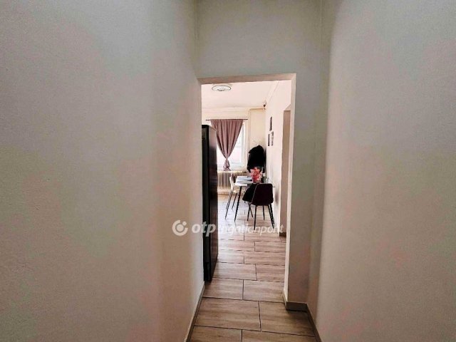 Eladó családi ház, Tasson 37 M Ft, 2 szobás