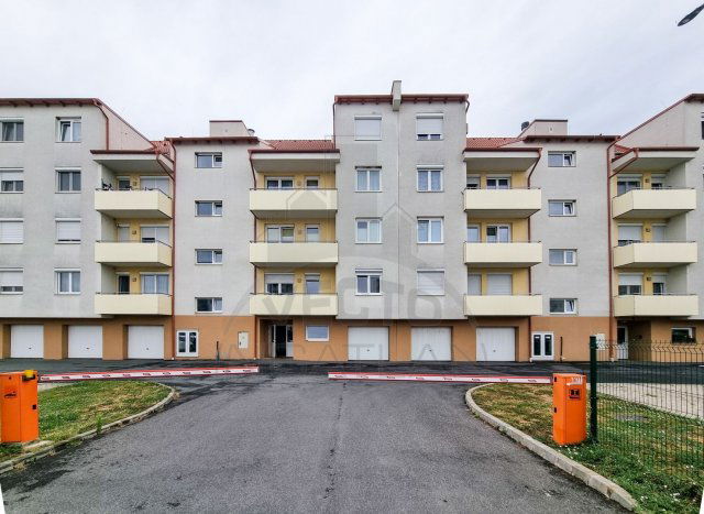 Eladó téglalakás, Szombathelyen 44 M Ft, 2 szobás