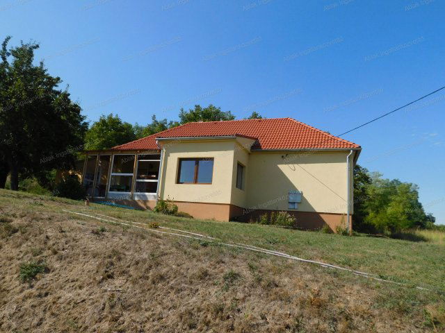 Eladó családi ház, Bedegkéren 54 M Ft, 3 szobás