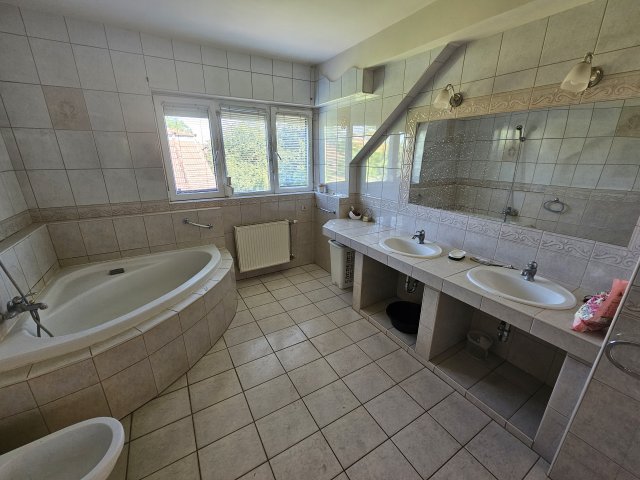 Kiadó ikerház, albérlet, XVI. kerületben, Petőfi utcában